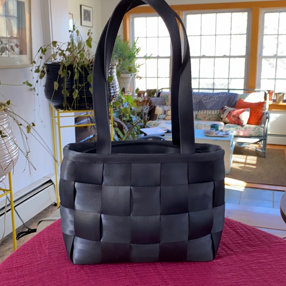 Harvey’s Seatbelt Purse